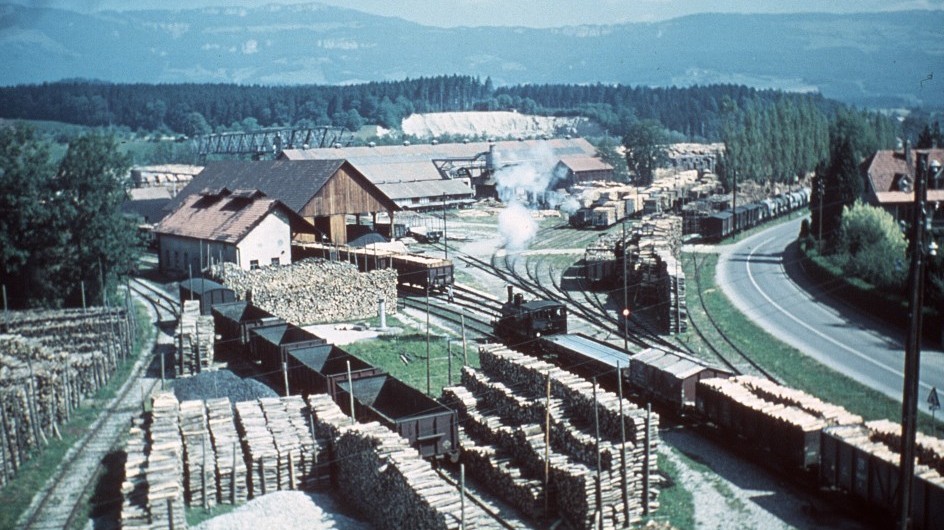1952 - Ansicht vom Dach der Landihalle auf den Holzplatz
