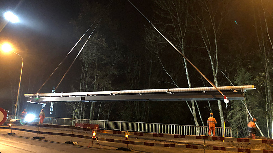 Assembling of pipeline bridge