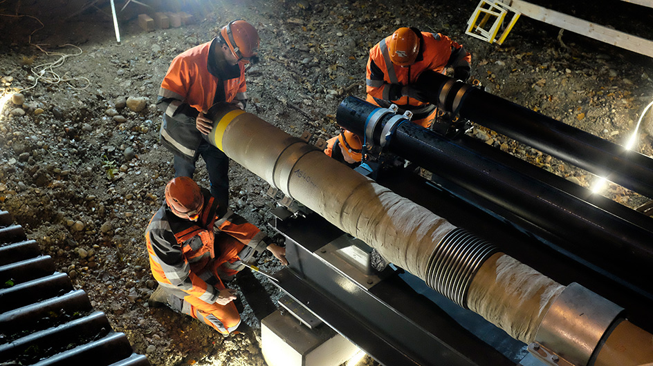 Assembling of pipeline bridge