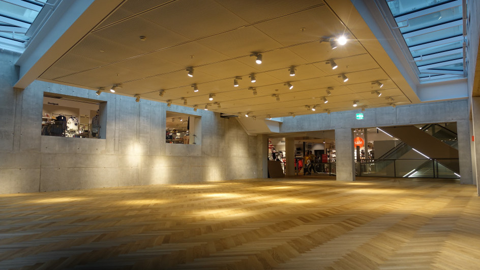 Neuer Innenhof Erdgeschoss (Foto: Flury und Rudolf Architekten AG)