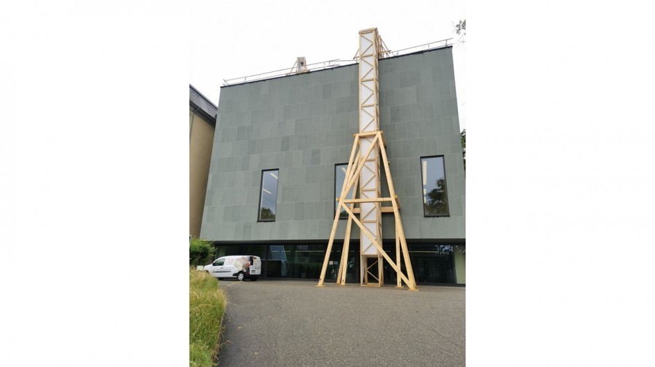 Holzkonstruktion am Gebäude