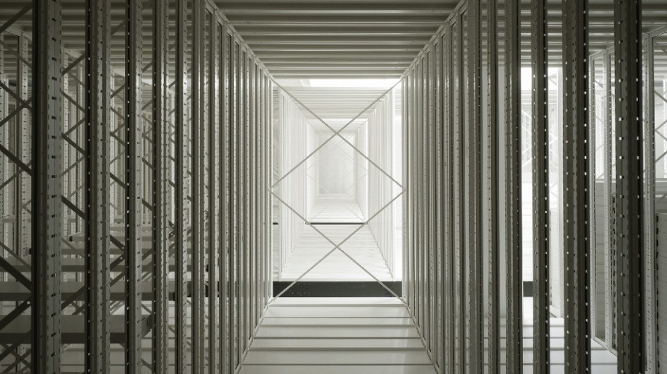 Rollarchiv im Innenhof / © Marco Schibig und Burgerbibliothek Bern