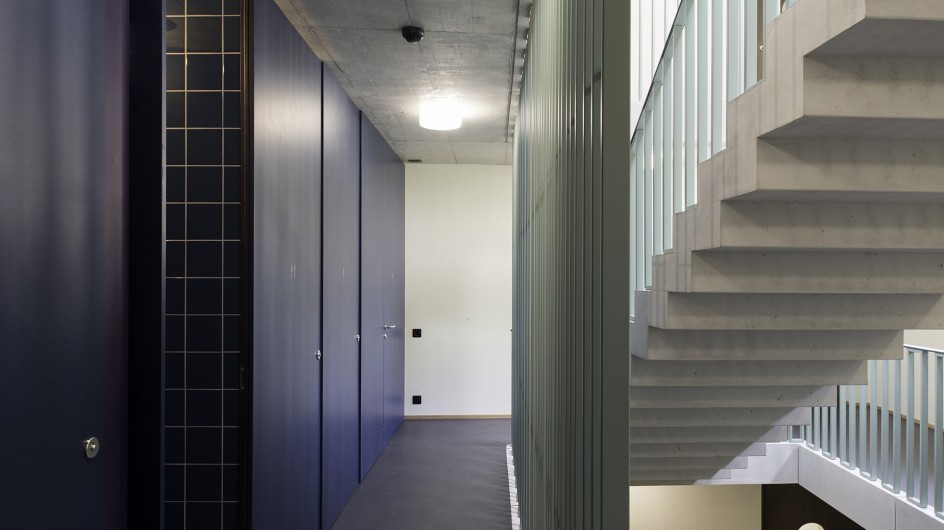 Treppenhaus im Bestand - neue Kaskadentreppe (Elementbau)